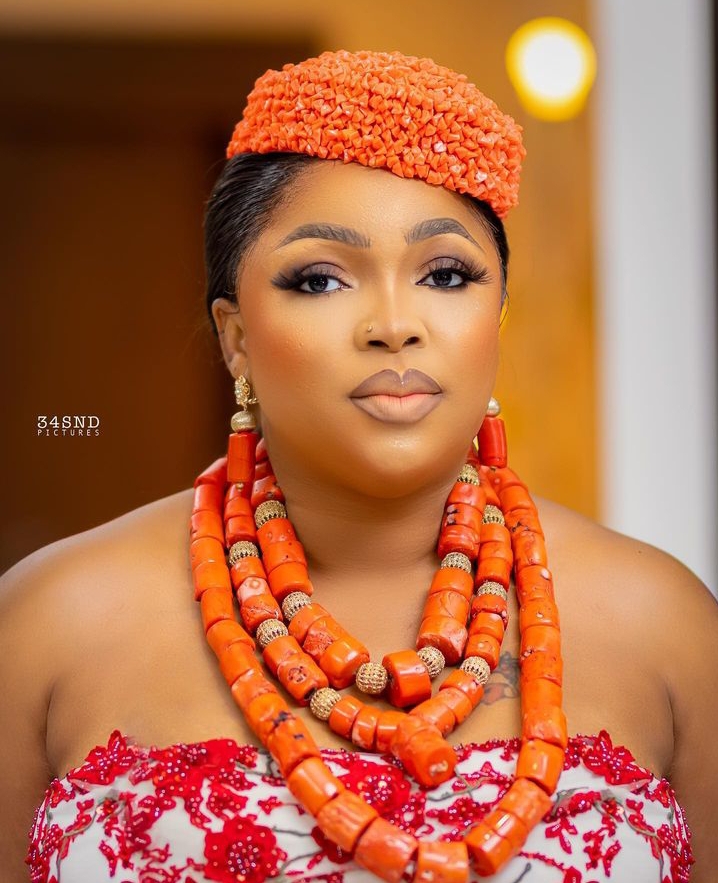 Actress Kemi Afolabi stirs reactions with her new lovely outfit.